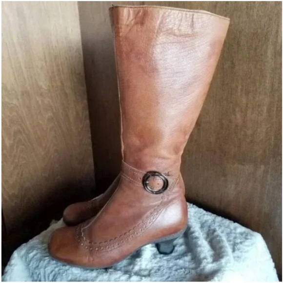 La CANADIENNE Tan Leather Heeled Boots - Picture 11 of 12